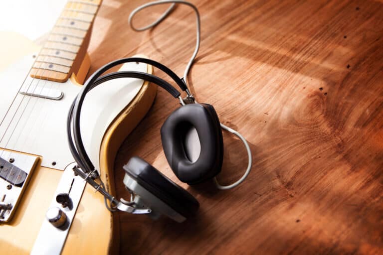How To Play Electric Guitar With Headphones StepbyStep InstrumentGuys