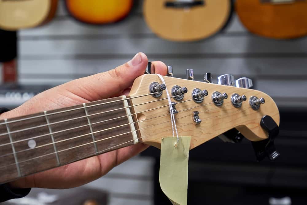 How To Buy A Good Guitar At A Low Price