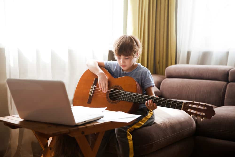 What To Expect When Trying To Learn Guitar By Yourself