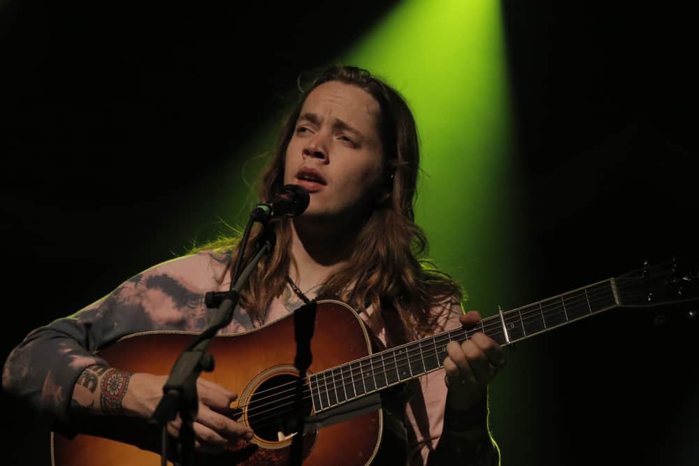 What Kind Of Guitar Does Billy Strings Play?
