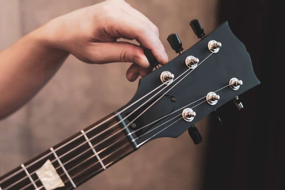 How To Tune A Guitar Using A Tuner