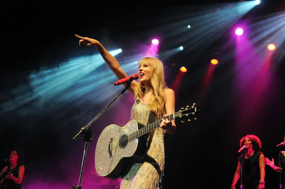 What Guitar Does Taylor Swift Use?