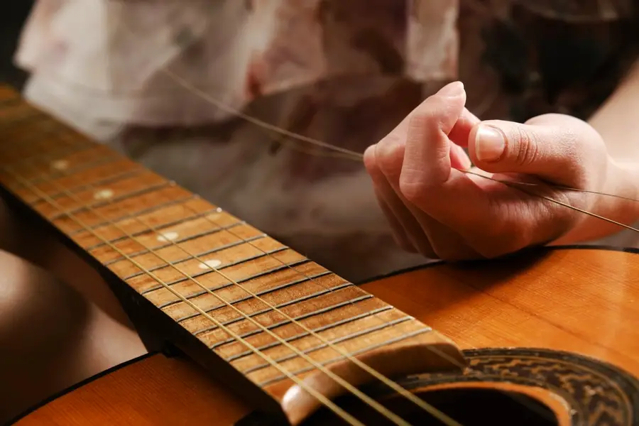 4 Signs You Need To Replace Your Strings