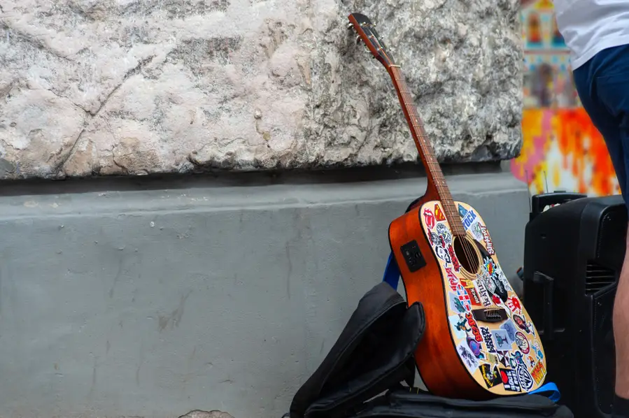 How To Decorate A Guitar